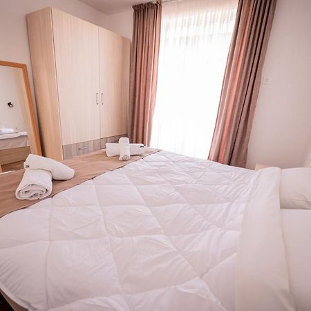 Guest House La Baja Ohrid Esterno foto