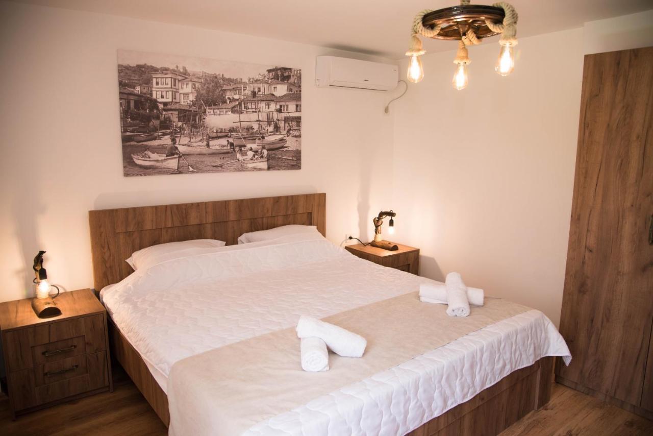 Guest House La Baja Ohrid Esterno foto