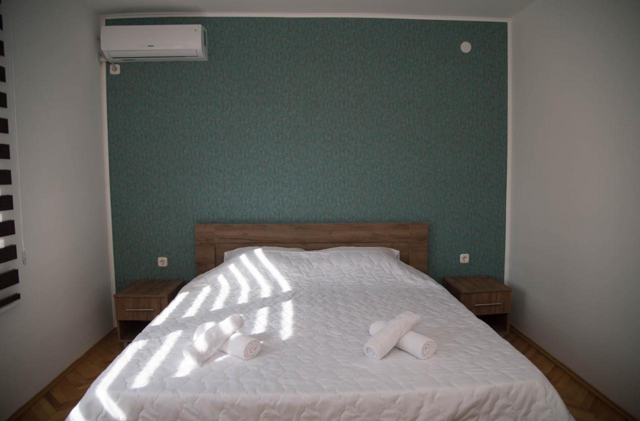 Guest House La Baja Ohrid Esterno foto