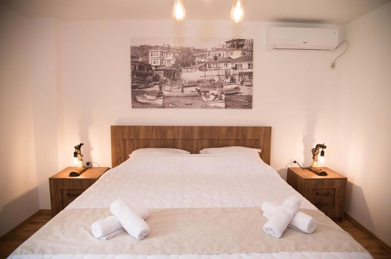 Guest House La Baja Ohrid Esterno foto