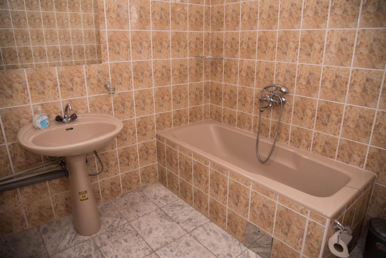 Guest House La Baja Ohrid Esterno foto