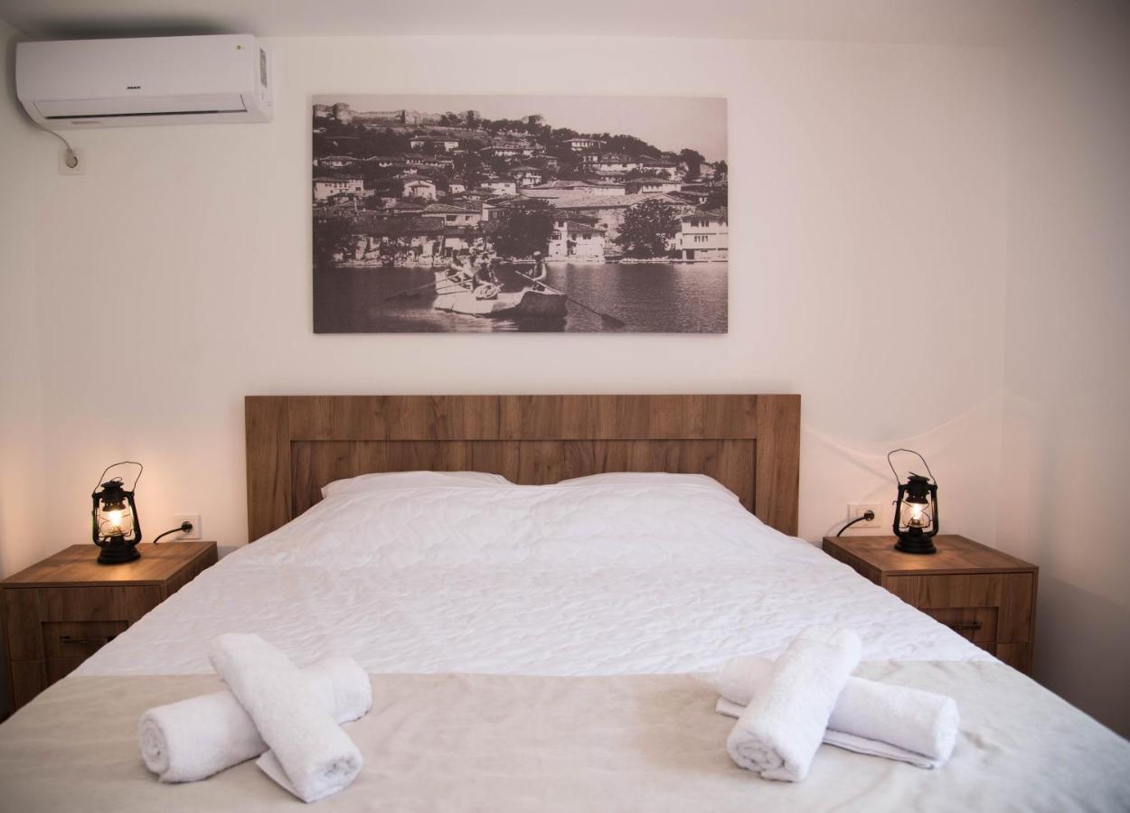 Guest House La Baja Ohrid Esterno foto