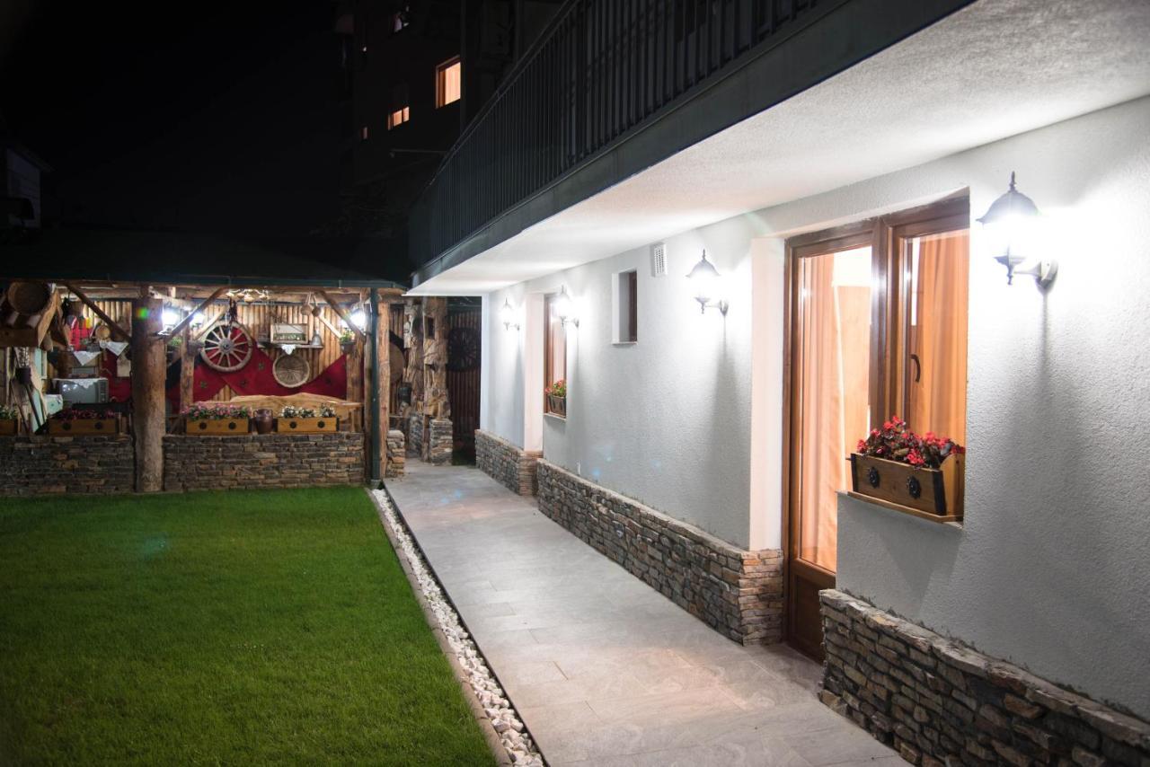 Guest House La Baja Ohrid Esterno foto