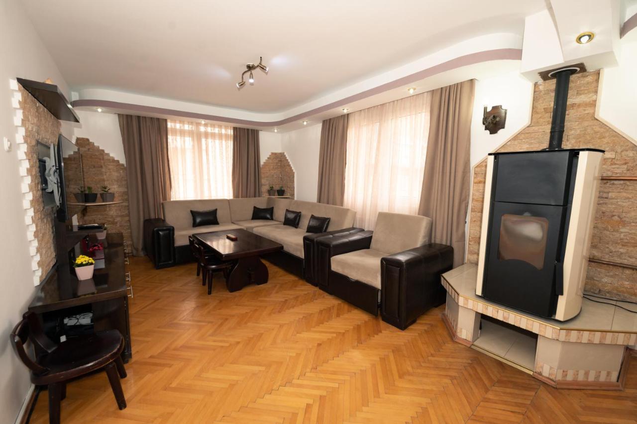 Guest House La Baja Ohrid Esterno foto