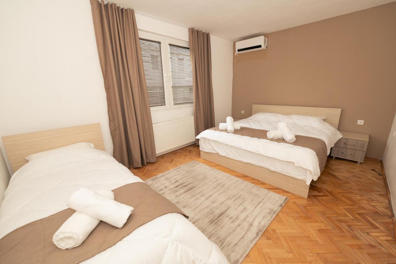 Guest House La Baja Ohrid Esterno foto