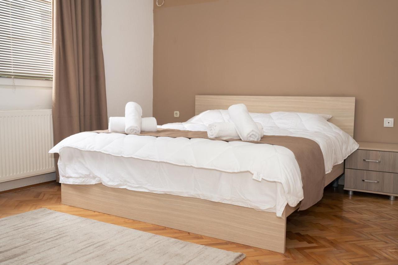 Guest House La Baja Ohrid Esterno foto